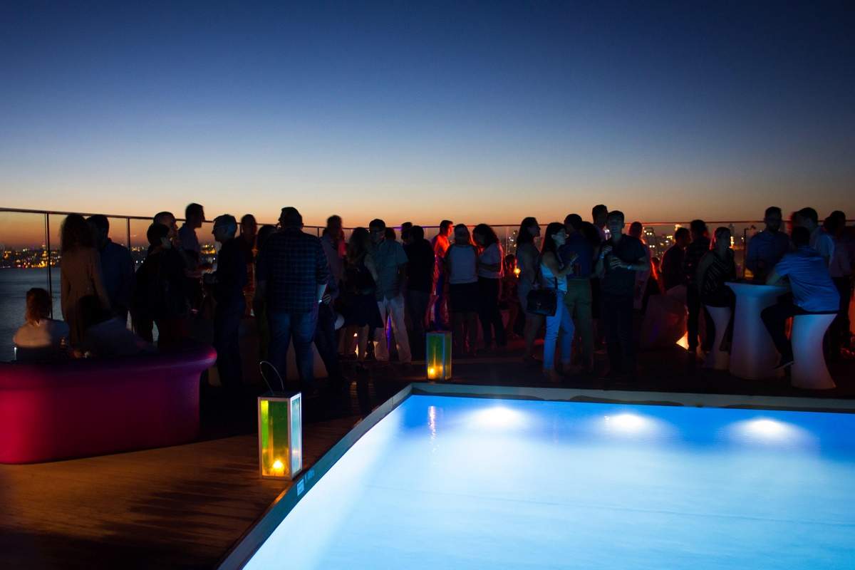Soirée d'entreprise sur un Rooftop